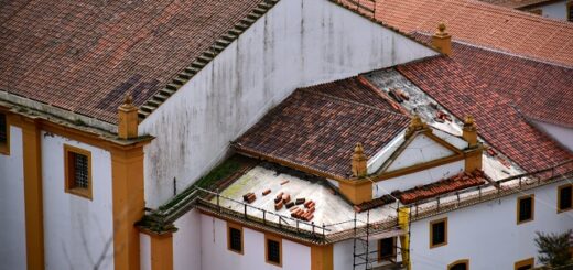 construction de toitures en zones venteuses