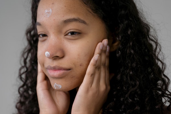 Le crème visage CBD : quels sont ses principaux atouts ?